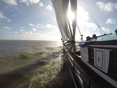 zeilschip vertrouwen golven zon Thomas 6.jpg