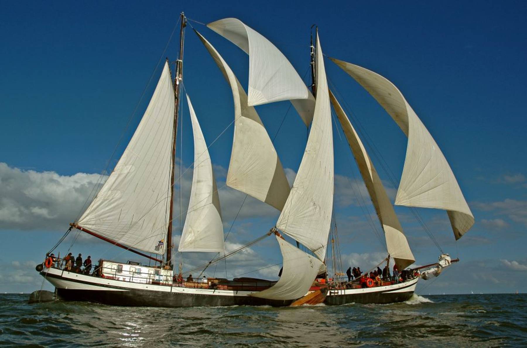 Weekend zeilen aan boord van de Eensgezindheid op het IJsselmeer vanuit Enkhuizen (Halfpension)