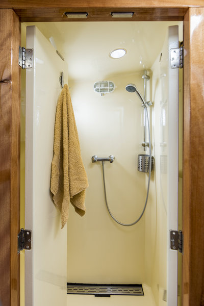 Mon Desir Douche met deur.jpg