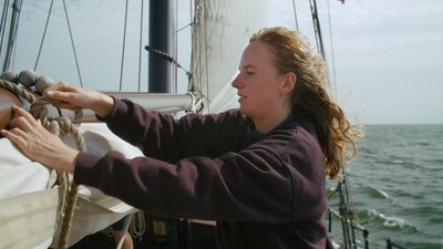 Lauwerszee zeiltouwtjes losmaken.jpg