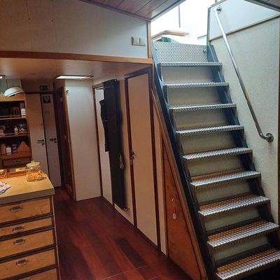 grote jager trap.JPG